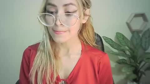 Snapshot of juliamack chatting on 1, 3, 2025 JuliaMack online show from 1, 3, 2025
