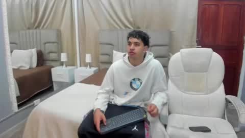 Snapshot of julian_billy chatting on 16, 2, 2025 julian billy online show from 16, 2, 2025