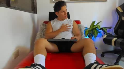 Snapshot of julian_wallace chatting on 30, 4, 2026 julian_wallace online show from 30, 4, 2026