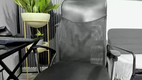 Julian online show from 10, 2, 2026