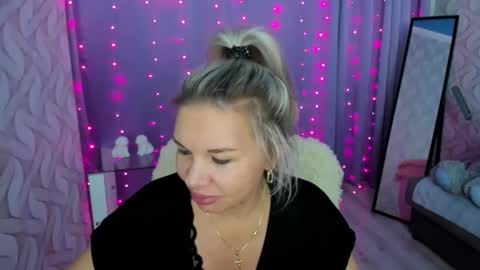 Snapshot of juliapeachh chatting on 20, 12, 2024 Julia online show from 20, 12, 2024