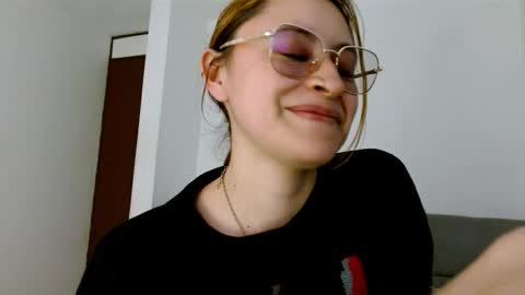Snapshot of julie_autmn_ chatting on 7, 3, 2026 yules online show from 7, 3, 2026