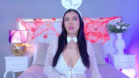 Snapshot of julie_bennet chatting on 22, 10, 2025 Juliet Bennet online show from 22, 10, 2025