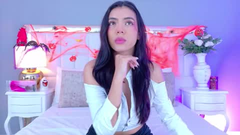 Snapshot of julie_bennet chatting on 27, 10, 2025 Juliet Bennet online show from 27, 10, 2025