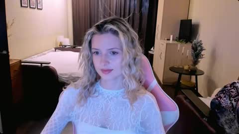 Julie online show from 8, 11, 2025