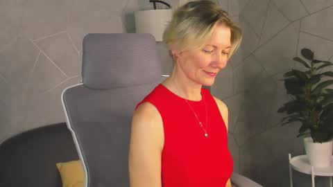 Julie Lucasss online show from 17, 3, 2026