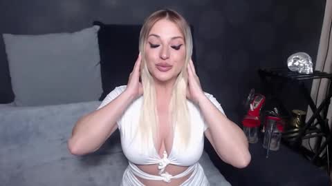 Snapshot of juliediamond chatting on 5, 11, 2025 julia online show from 5, 11, 2025