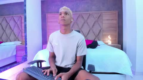 Julien online show from 8, 10, 2025