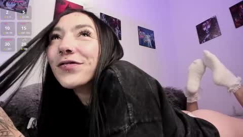 Snapshot of juliet_sourire chatting on 11, 3, 2025 juliet_sourire online show from 11, 3, 2025