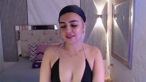julieta__fox_ online show from 2, 2, 2026