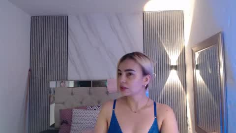 julieta__fox_ online show from 12, 5, 2026