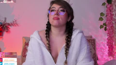 Snapshot of julieta_cooper20 chatting on 7, 2, 2025 Juli online show from 7, 2, 2025