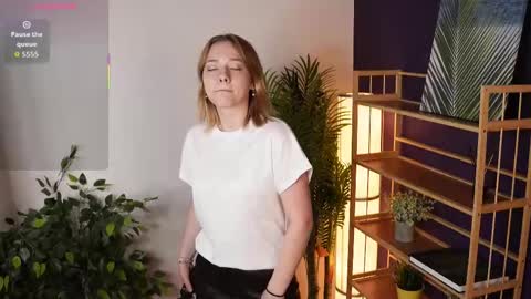 Snapshot of juliettakaniecki chatting on 17, 9, 2025 Mia online show from 17, 9, 2025