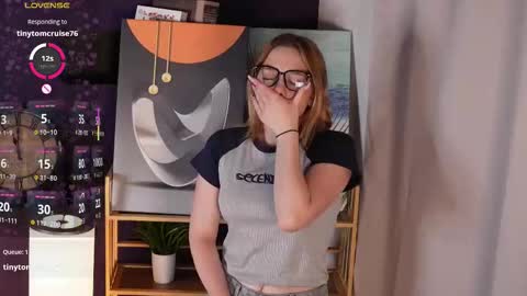 Snapshot of juliettakaniecki chatting on 28, 9, 2025 Mia online show from 28, 9, 2025