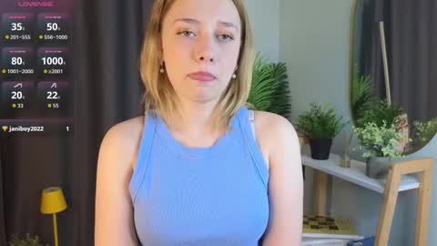 Snapshot of juliettakaniecki chatting on 12, 10, 2025 Mia online show from 12, 10, 2025