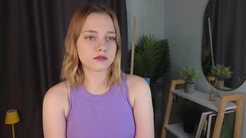 Snapshot of juliettakaniecki chatting on 22, 10, 2025 Mia online show from 22, 10, 2025