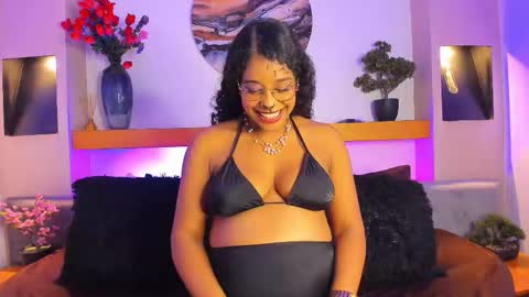 Snapshot of juliettasade chatting on 17, 10, 2025 online show from 17, 10, 2025