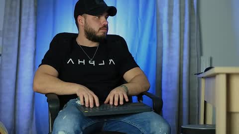 JULiUS   online show from 5, 1, 2025