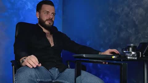 JULiUS   online show from 17, 12, 2025