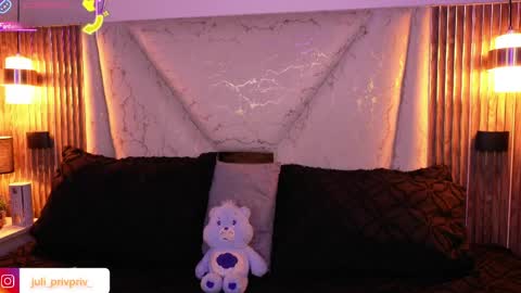 jullianapriv_ online show from 25, 3, 2026