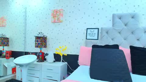 Julieta Reyes   online show from 25, 2, 2025