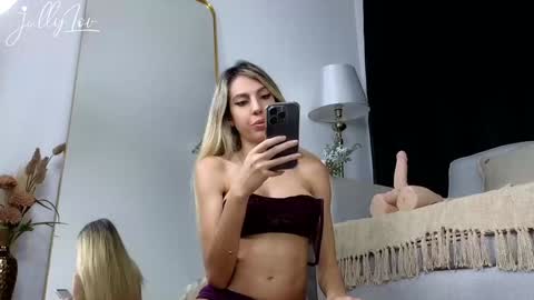 Snapshot of jully_lov chatting on 2, 12, 2024 Jully Lov  online show from 2, 12, 2024