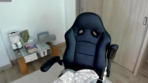 Snapshot of july_correa chatting on 9, 9, 2025 july_correa online show from 9, 9, 2025