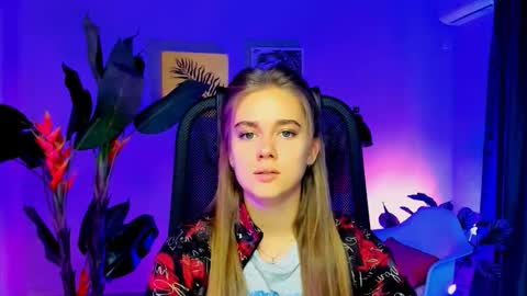 junewoods online show from 19, 11, 2025