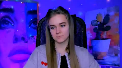 junewoods online show from 22, 12, 2025