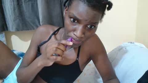 Snapshot of just_ebonee chatting on 29, 10, 2025 just ebonee online show from 29, 10, 2025