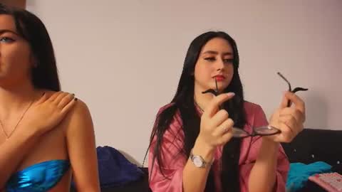 Snapshot of just_isa chatting on 21, 7, 2026 Isa y Luci online show from 21, 7, 2026