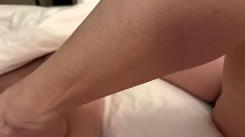 Snapshot of just_ur_avg_cpl chatting on 26, 10, 2025 justuravgdad justuravgmom online show from 26, 10, 2025