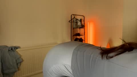 Snapshot of justbecauseiloveit chatting on 4, 2, 2026 Billie B William online show from 4, 2, 2026