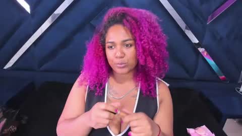 Gisselle Rate me with a thumbs up  online show from 5, 7, 2026