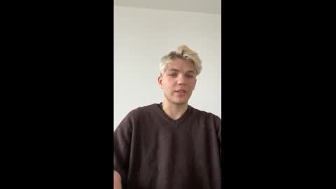 Snapshot of justin_cutie chatting on 14, 12, 2025 U bf Justin online show from 14, 12, 2025