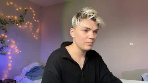 Snapshot of justin_cutie chatting on 17, 12, 2025 U bf Justin online show from 17, 12, 2025