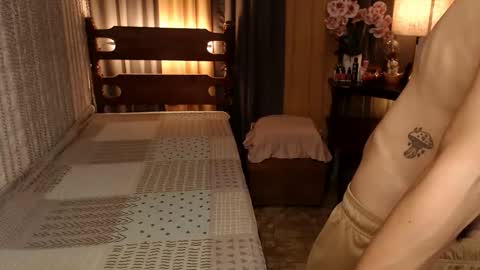 Snapshot of justine_hunk chatting on 16, 12, 2024 justine_hunk online show from 16, 12, 2024