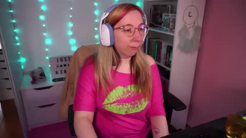 Snapshot of justkerryx chatting on 4, 11, 2025 Kerry online show from 4, 11, 2025