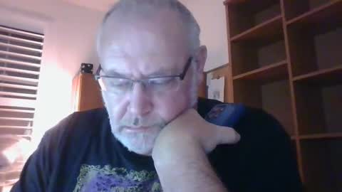 justme196756 online show from 14, 9, 2025