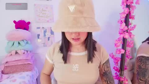 Snapshot of justonecute chatting on 16, 9, 2025 Emy online show from 16, 9, 2025