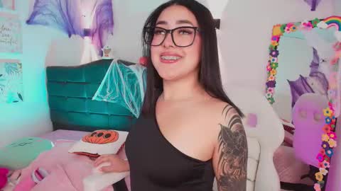 Snapshot of justonecute chatting on 19, 10, 2025 Emy online show from 19, 10, 2025