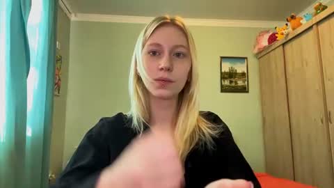 Mia 1st day here online show from 4, 7, 2026