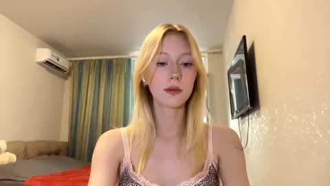 Mia 1st day here online show from 5, 7, 2026