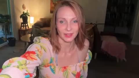 Snapshot of kaileeshy chatting on 20, 6, 2026 Kailee Smile online show from 20, 6, 2026