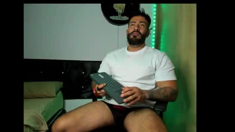 Snapshot of kaleth_price chatting on 13, 11, 2025 Kaleth Price online show from 13, 11, 2025