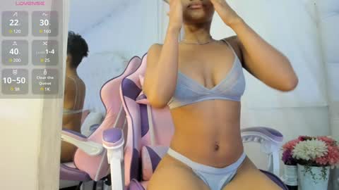 Snapshot of kamila_arias chatting on 17, 12, 2024 online show from 17, 12, 2024