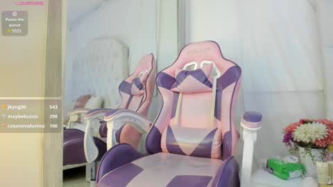 Snapshot of kamila_arias chatting on 17, 12, 2024 online show from 17, 12, 2024
