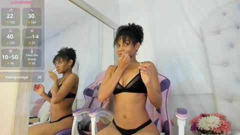 Snapshot of kamila_arias chatting on 19, 12, 2024 online show from 19, 12, 2024