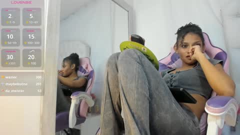 Snapshot of kamila_arias chatting on 4, 1, 2025 online show from 4, 1, 2025