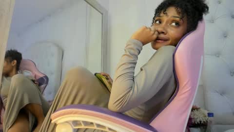 Snapshot of kamila_arias chatting on 8, 1, 2025 online show from 8, 1, 2025